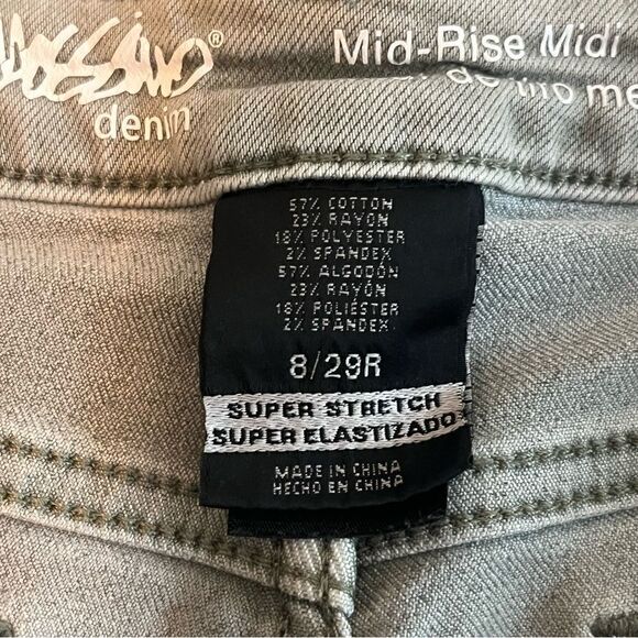 Mossimo Jean Shorts 8/29 Mid Rise Midi Casual Shorts Super Stretch - Picture 7 of 12